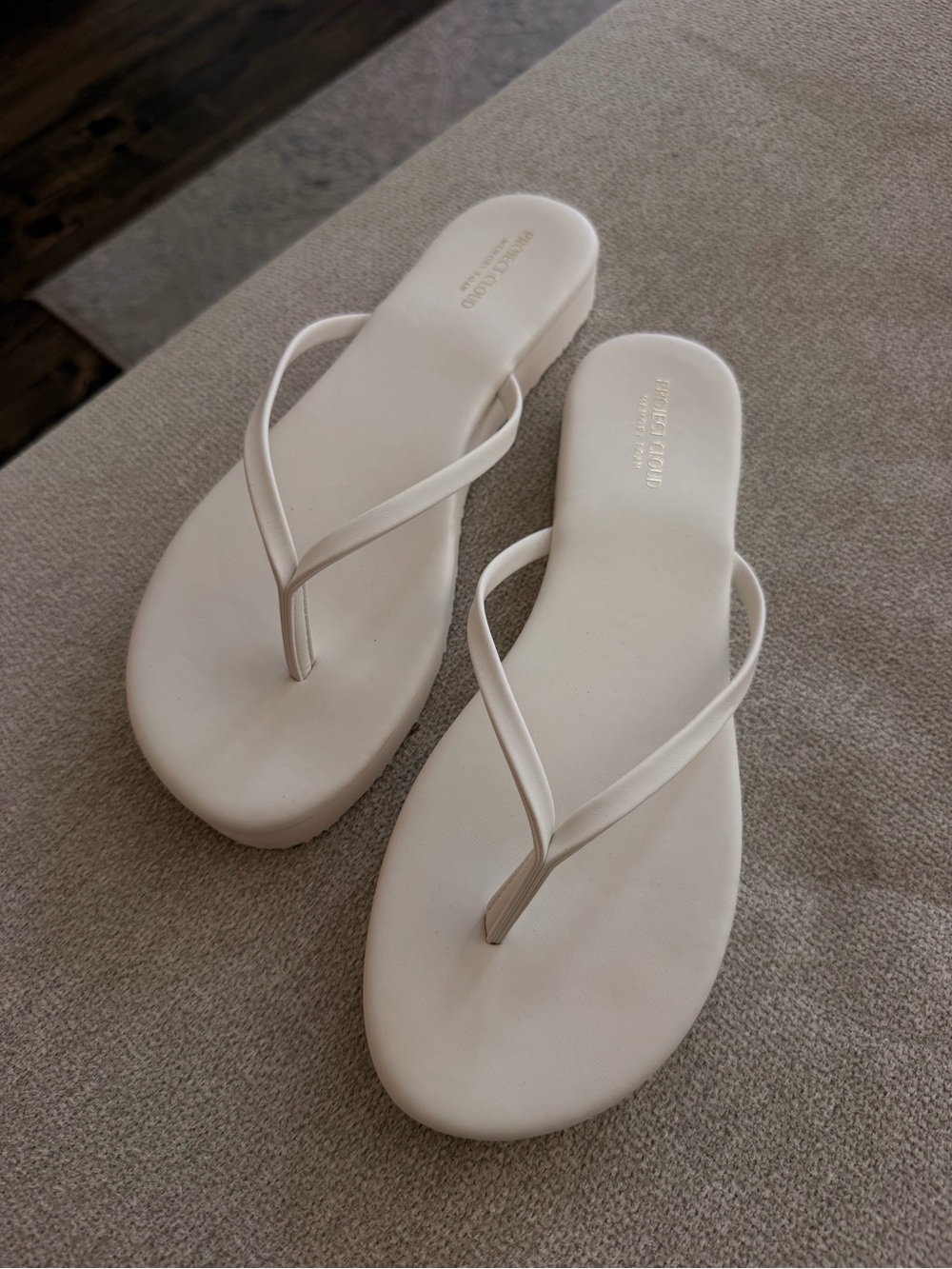 NEW White Platform Flip Flops - Picture 3 of 3